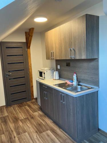 keuken, Penzion pod Březinkou (Penzion pod Brezinkou) in Sadek