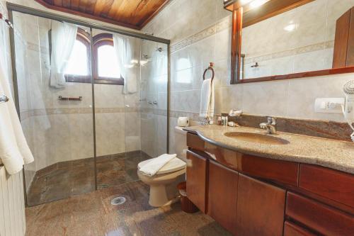 Family Two-Bedroom Apartment with Balcony image 9