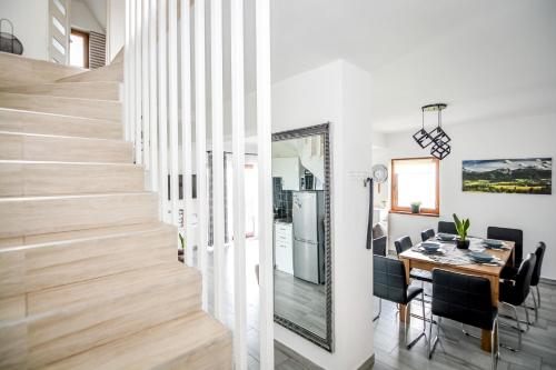Seadmed, Apartamenty Dwupoziomowe Na Dwa Widoki z Jacuzzi & Sauna in Ząb