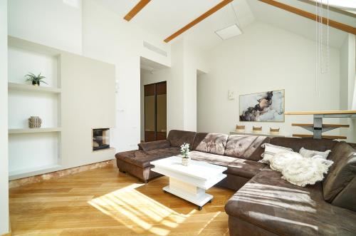 Alexander apartment 5