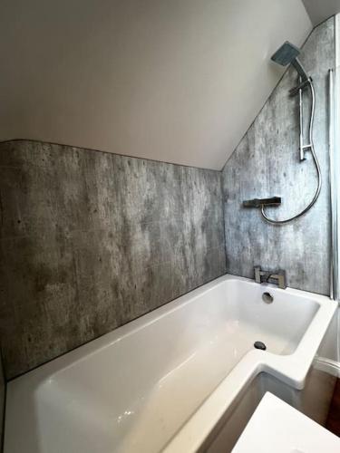 Ванна кімната, Roslin Templar loft in Рослін