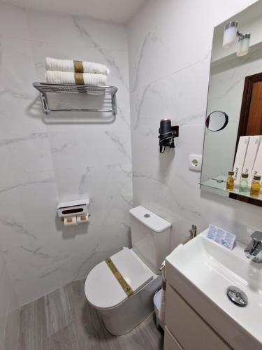 Hostal Fidalgo - image 5