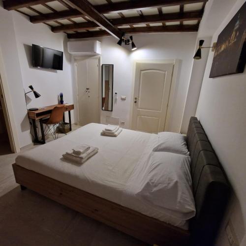 Large Double Room image 2
