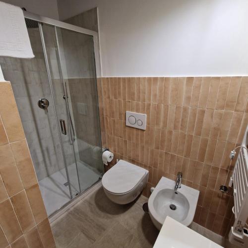 Large Double Room image 7