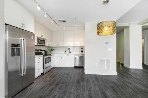 Spacious 4BR Luxury Condo Steps to French Quarter - 주방
