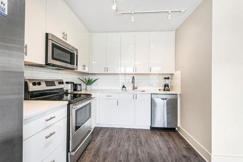 Spacious 4BR Luxury Condo Steps to French Quarter - 주방
