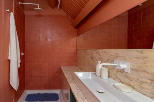 Pombaline Building W/Pool by LovelyStay