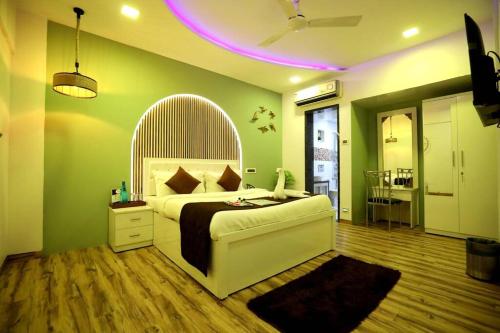 Posh 4.5 Bedroom villa with terrace and pool