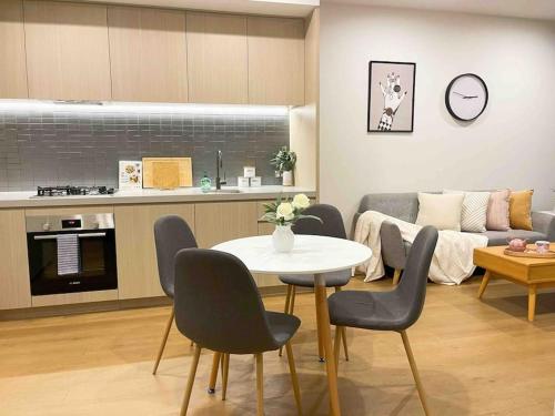 Monash Clayton South 2Bed+Backyard+Free Parking