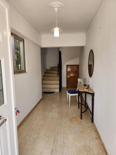 숙소 외관, Queen Aspri apartment 3' min to the beach! in 안티키라