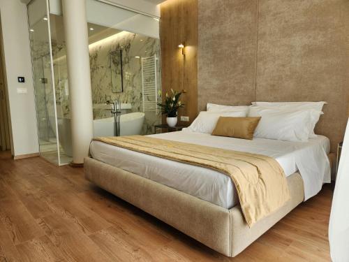 Deluxe Double Room with Balcony and Sea View