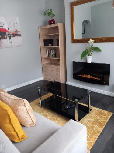 Pearson House - Huku Kwetu 3 Bedroom End of Terrance House - Family and Business Group Self Catering Accommodation -Huku Kwetu Nottingham