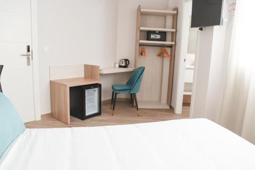Standard Double Room image 3
