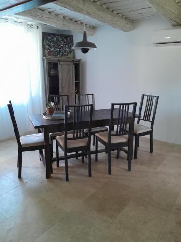 Létesítmények, Le Mazet de l'Acacia in Beaumes De Venise