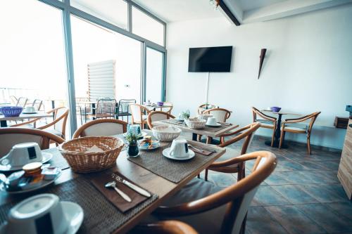 濱海德奧羅酒店 (Marina D'oro) in 羅利亞諾