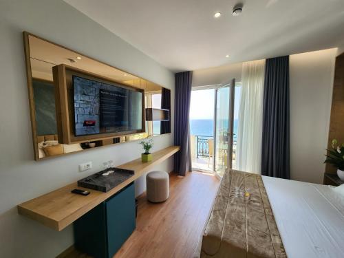 Superior Double Room with Balcony and Sea View