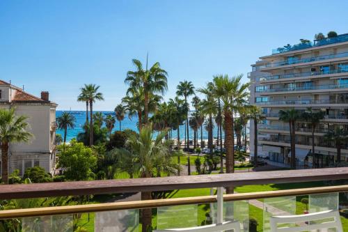 One-Bedroom Apartment with Sea View 2