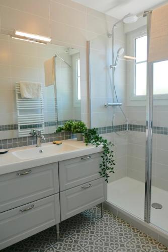 Bathroom, Bel appartement, 3 chambres et parking, Montpellier centre in Figuerolles