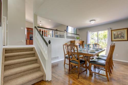 Spacious Aurora Home 20 Mi to Downtown Denver! Spacious Aurora Home 20 Mi to Downtown Denver!