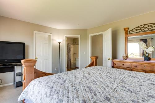 Spacious Aurora Home 20 Mi to Downtown Denver! Spacious Aurora Home 20 Mi to Downtown Denver!