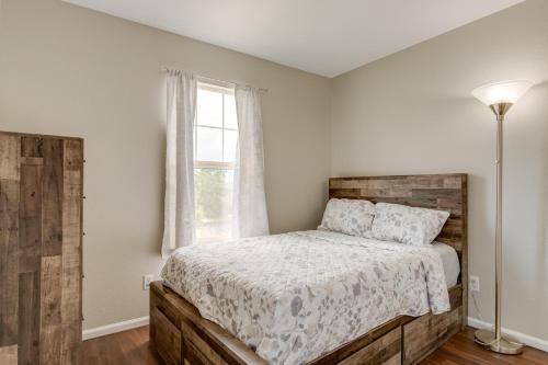 Spacious Aurora Home 20 Mi to Downtown Denver! Spacious Aurora Home 20 Mi to Downtown Denver!