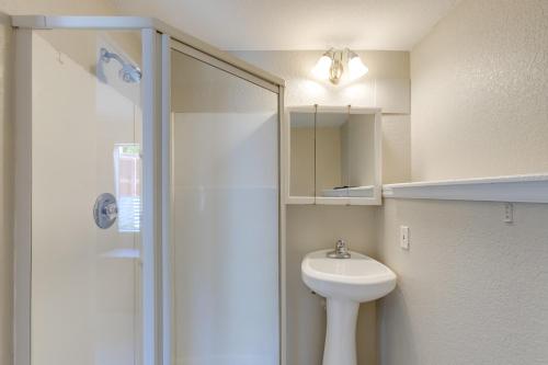 Spacious Aurora Home 20 Mi to Downtown Denver! Spacious Aurora Home 20 Mi to Downtown Denver!