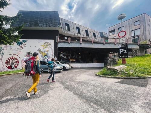 ทัศนียภาพภายนอกโรงแรม, Hostel KlonDike in เพค พอด สเนซคู