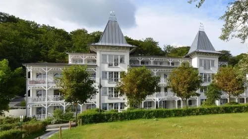 Seeschloss Binz Apartment 7 nur 2 Minuten zum Strand mit Meerblick in Binz, Deutschland