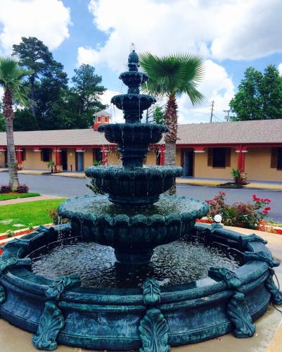 Photo - Deluxe Inn - Savannah