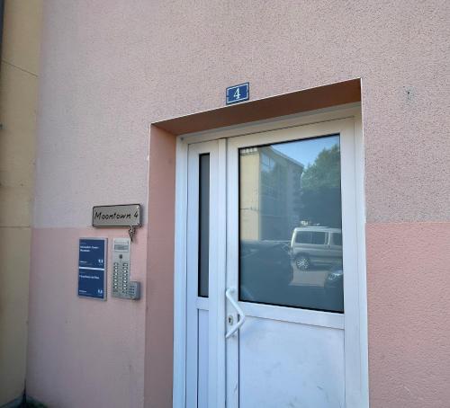 リュネヴィル Insolite - Jet Prive - Experience Cinema et coc00ning - Moontown 4つ星 シングルルーム 外観