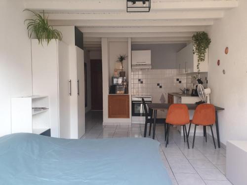 Studio tout confort centre ville - Balcon, Clim, TV, Wifi