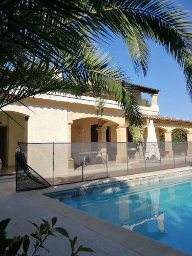 Villa avec piscine 8 personnes - Location, gîte - Fréjus