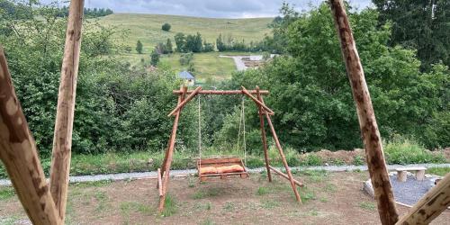 สภาพแวดล้อมโดยรอบ, Malé Milé Áčko (Male Mile Acko) in มาลาตินี