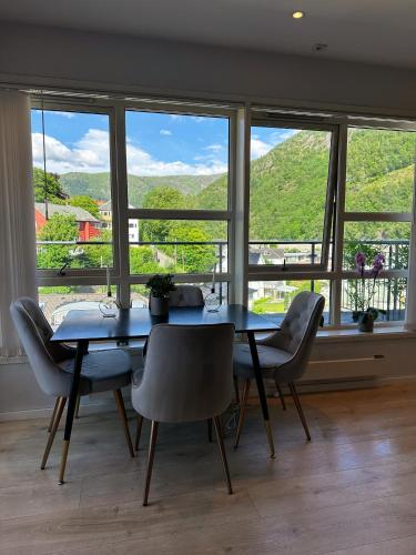 Bergen Bliss: Mountain View - Apartment - Bergen