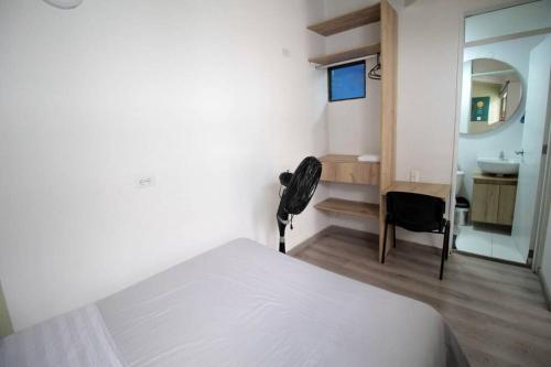 Hospedaje cerca a Provenza en el Poblado - MAN301 By Roots Rentals, Medellín (photo 3)