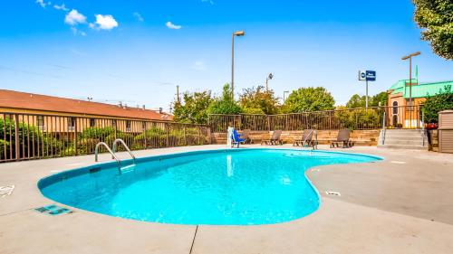 泳池, 斯泰茨維爾最佳西方酒店 (Best Western Statesville Inn) in 史特斯維爾 (NC)