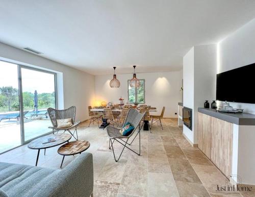 Villa standing Uzès,piscine,clim (Villa standing Uzes,piscine,clim) in Uzes