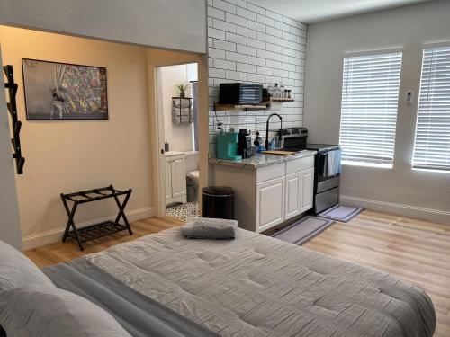 Cigar City Studio Apartment with Parking