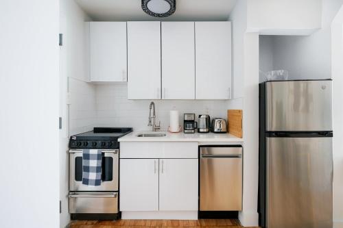 444-3F Newly renovated 1BR in Hell's Kitchen, New York (photo 9)