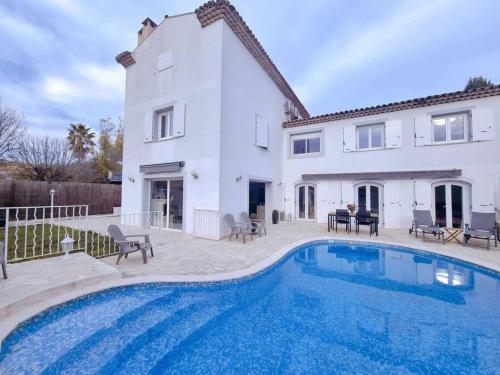 Appartement en Bas de villa avec piscine - Location saisonnière - Auribeau-sur-Siagne