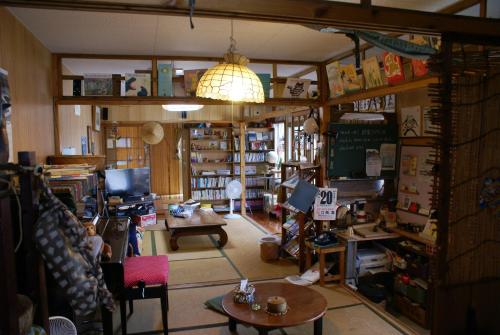 Felles stue/TV-område, Guest House Agaihama in Yonabaru