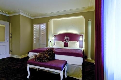 Book the Landschloss Double Room II Landschloss Double Room II