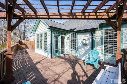Little Green House in Suburbia in Fuquay-Varina, USA