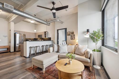 Large 3BR Apts & Studios, Gym, Game Room in Philadelphia Near Center