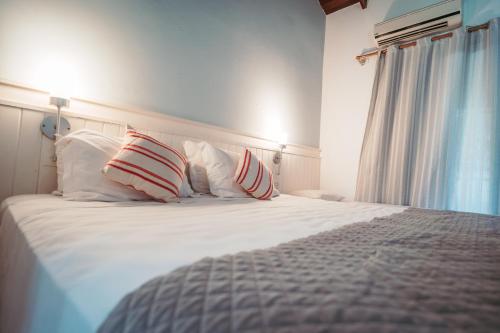 1 queen bed, 1 twin bed