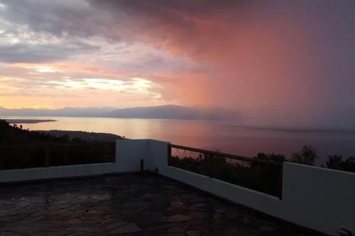 Tranquility Mountain & Sea View Koudoura House