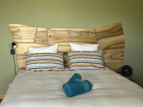 Kamer met Queensize Bed en Uitzicht op de Tuin