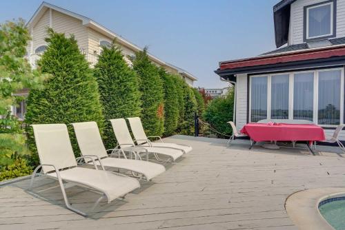 Bayfront Avalon Home with Boat Slip and Private Pool! in Avalon, USA