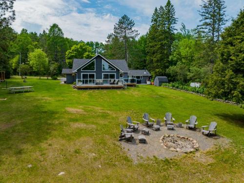 . Stunning Lake View Cottage