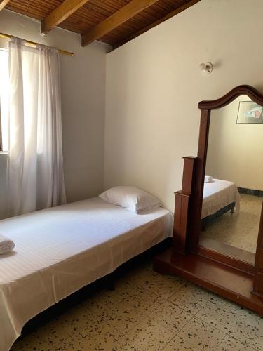 Casa Amplia Familiar muy Fresca Cerca al Poblado, Medellín (Foto 11)
